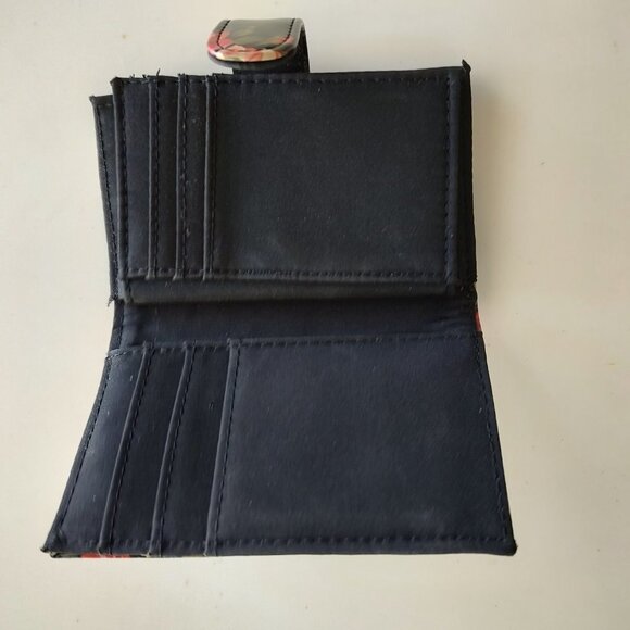 Small Floral Patent Leather Wallet - Picture 2 of 3